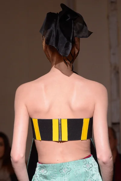 Look 25